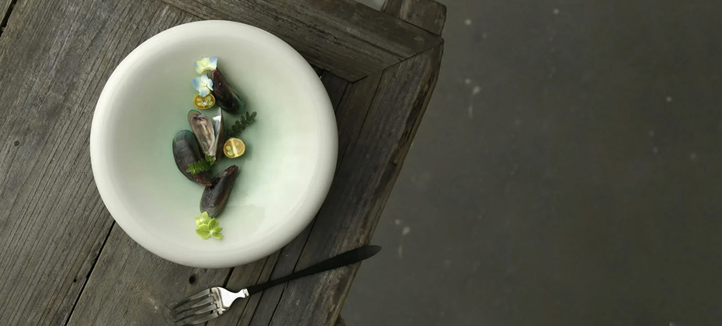 Creating an elegant and functional dinnerware arrangement