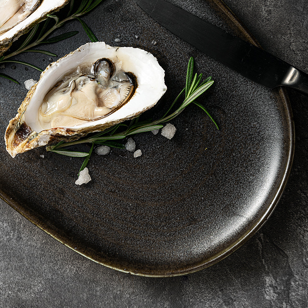 Onyx Collection - Oval Coupe Plate